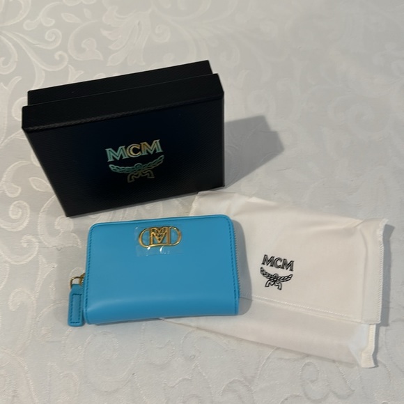 MCM Mode Travia Leather Zip Wallet. - Picture 5 of 14